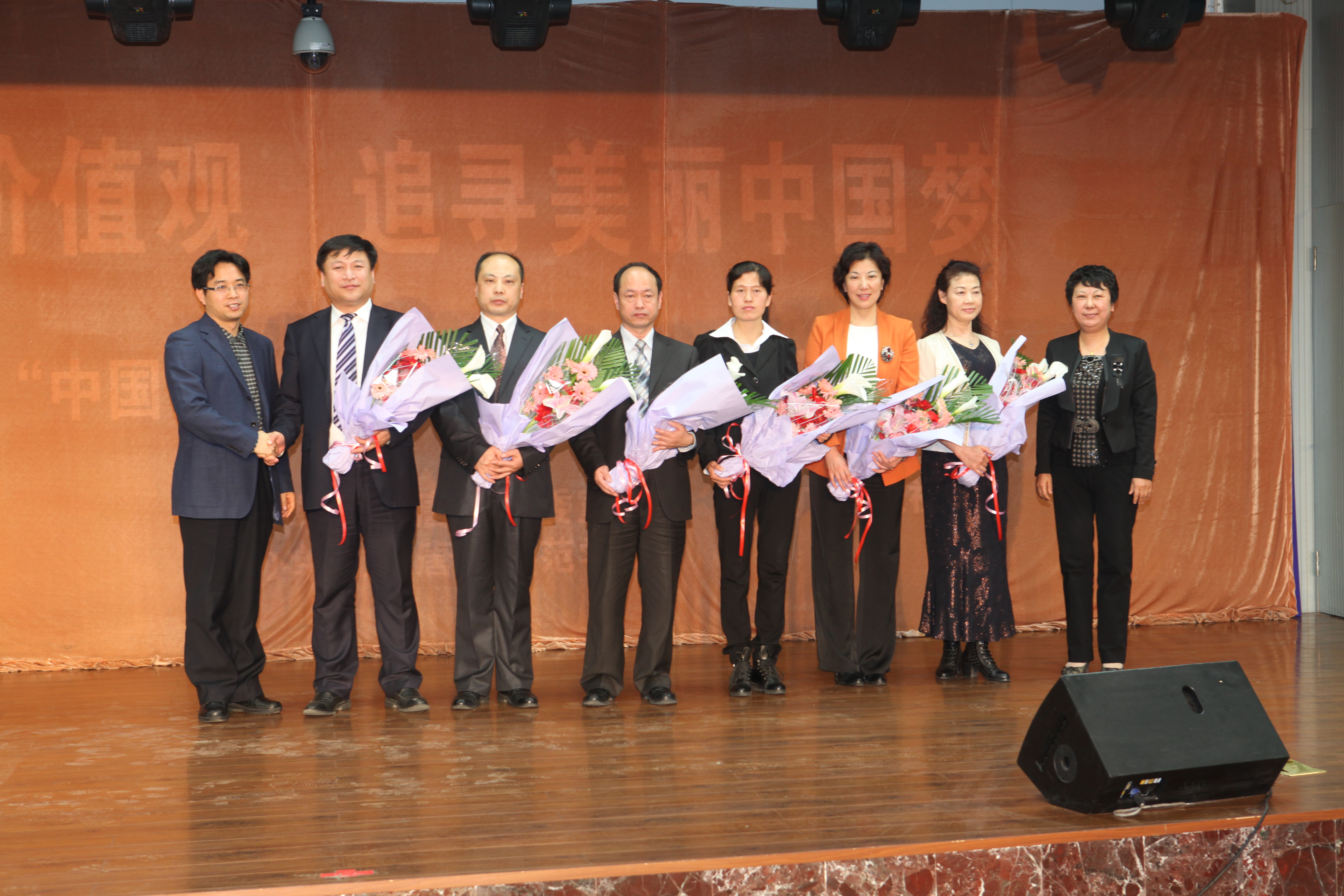 保定学院“西部支教优秀群体”先进事迹报告团来伟德巡讲