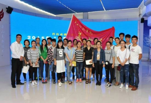 伟德师生参加2015年“全国科普日”暨唐山科普节开幕式活动