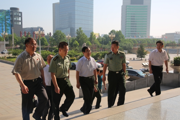 省高校征兵工作专项检查组来伟德督导检查征兵工作