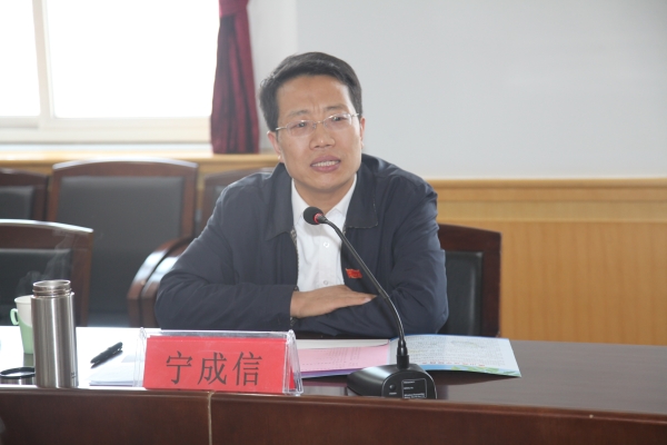 省委宣传部宁成信处长一行莅临伟德指导