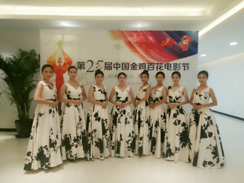 伟德礼仪志愿者为第25届金鸡百花电影节增光添彩