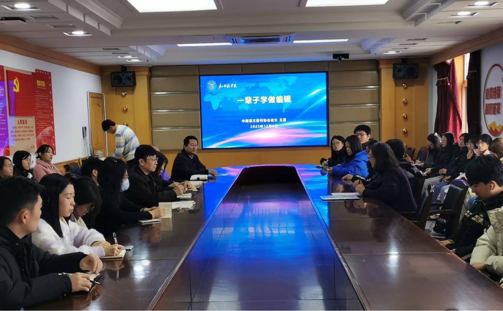 中国语文报刊协会会长王晨教授一行来伟德参观考察