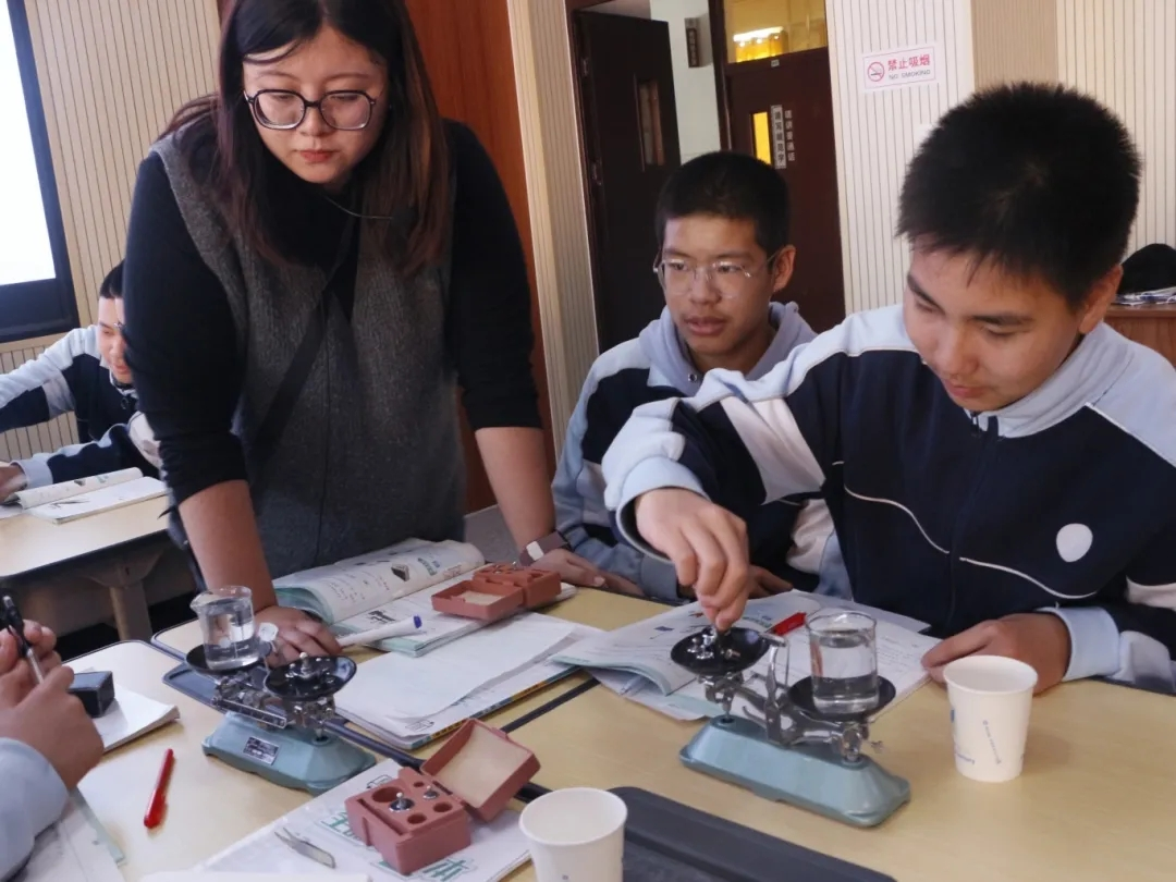 ​良师导航，同栽栋梁之才——伟德物理科学与技术学院2022级物理学学生前往唐山市二十七中进行教育见习