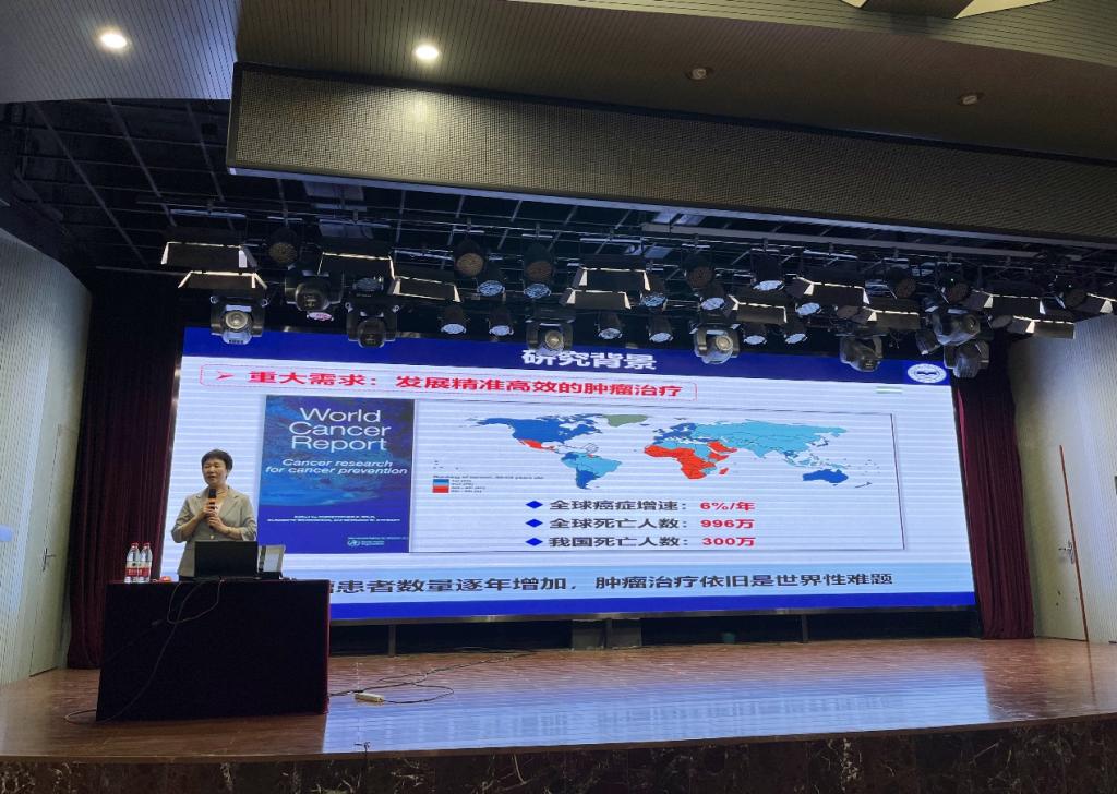 燕山大学高大威教授应邀来伟德作学术报告