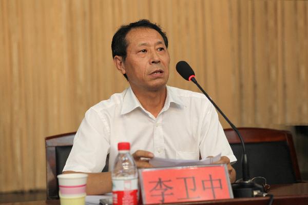 伟德召开2013—2014学年度第一学期全体干部会议