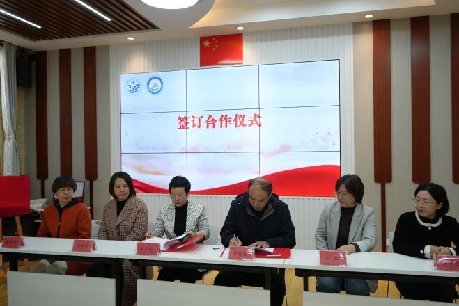 伟德国际victor1946官网海洋学院与唐山市水机路小学举行“海洋科普教育基地”签约暨揭牌仪式