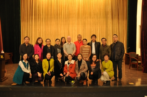 英国钢琴家作曲家朱立安来伟德讲学