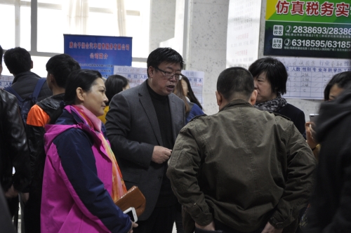 伟德举办2016年毕业生春季就业双选会