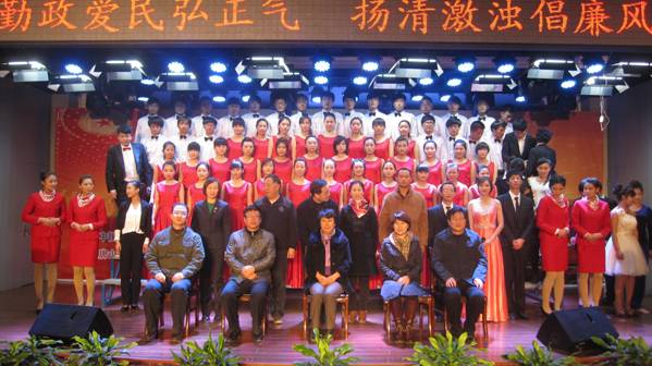 伟德举办“正气之歌”主题晚会