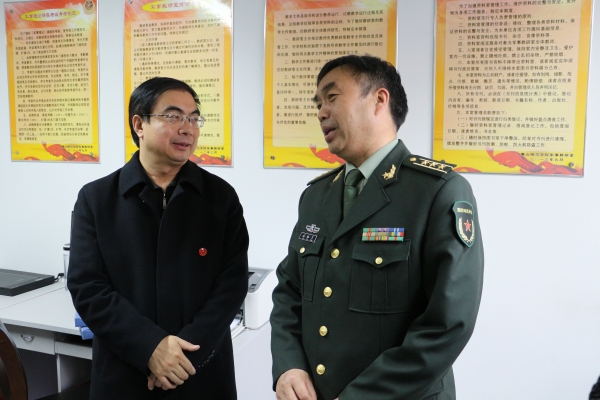 “河北省国防教育示范校”评估专家组来伟德检查指导国防教育工作