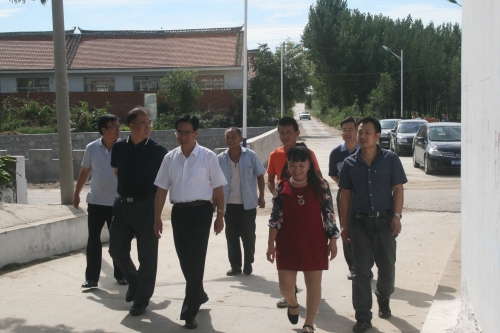 院长范永胜带队到伟德帮扶村调研慰问