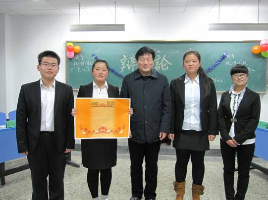 伟德举办“廉政文化进校园”辩论赛